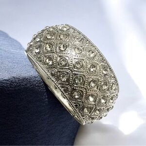 🔥🔥🆕Elegant Silver Crystal Bangle Bracelet